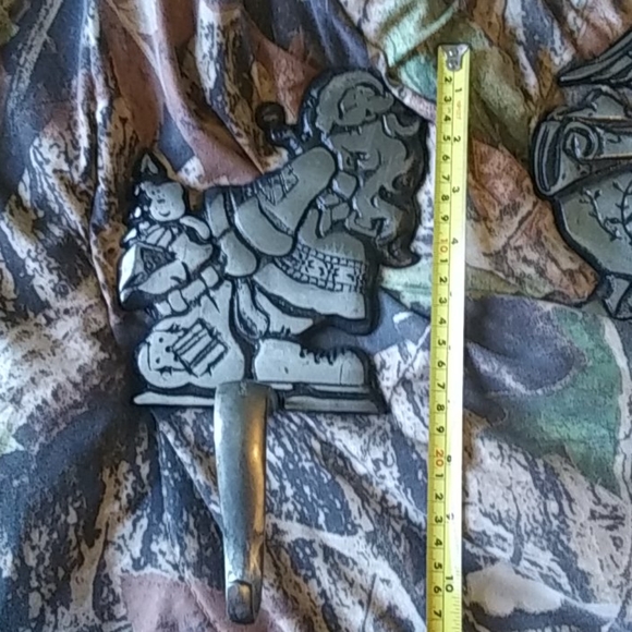 Stocking holders - Picture 2 of 5